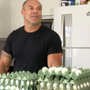 Emerson aproveita o momento para reforçar a proteína sem pesar tanto no orçamento. - Foto: Reprodução/TV Pajuçara