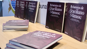 Lançamento de obra sobre o gestor Graciliano Ramos fez parte da programação do TCE na Feira dos Municípios Alagoanos - Foto: Agência Alagoas