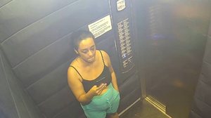 Câmera do elevador mostra Daiane Alves descendo ao subsolo do prédio; não há registros dela saindo do prédio - Reprodução