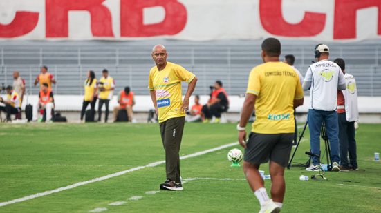 O técnico Adriano Rodrigues espera contar com reforços - João Marcelo Cruz / TNH1 (Direitos Reservados)