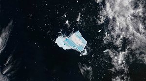 Imagem feita na Estação Espacial Internacional mostra detalhes do iceberg A23a em processo de desintegração - Divulgação / NASA