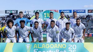 Marlon (primeiro em pé, da direita para a esquerda) na formatação azulina contra o ASA - Allan Max / ASCOM CSA