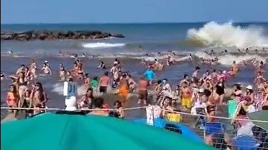 Grande onda na Costa da Argentina - Reprodução / X