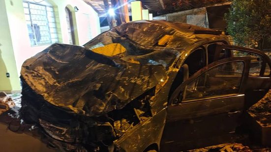 Homem mata a vizinha, foge com filhos e tenta matá-los batendo carro no interior de SP - Divulgação / PM