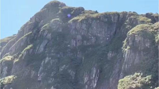 Imagem de drone feita por equipe de buscas no Pico Paraná - Corpo de Bombeiros