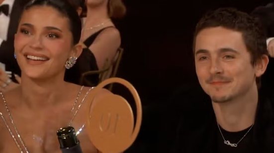 Kylie Jenner e Timothée Chalamet vão no Globo de Ouro 2026 - Reprodução / HBO Max