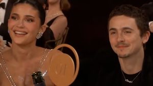 Kylie Jenner e Timothée Chalamet vão no Globo de Ouro 2026 - Reprodução / HBO Max