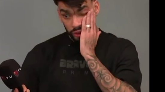 Paquetá chora na chegada ao Rio de Janeiro - Reprodução / Fla TV