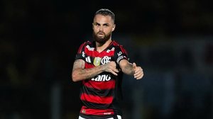 Michael rescinde com o Flamengo e fica próximo de acerto com clube árabe - Caique Coufal / Flamengo