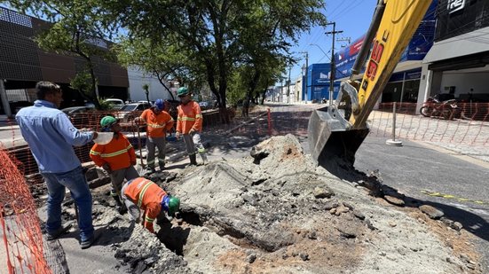Intervenção acontece para substituir tubulação deteriorada - Julya Beatriz/ Ascom Seminfra