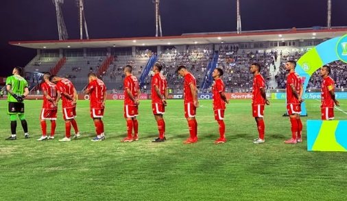 Time do Penedense perfilado no duelo contra o CSA, no Rei Pelé, em jogo válido pela segunda rodada do Campeonato Alagoano 2026 - Divulgação / Penedense