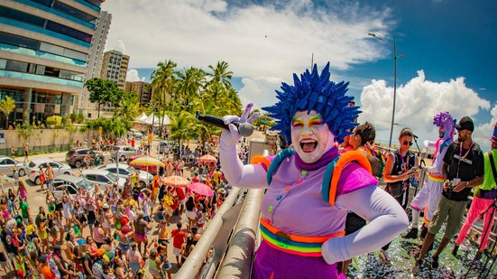 Prévias carnavalescas levam música, fantasia e cultura popular para bairros de Maceió - Foto: Alexandre Teixeira/Agência Alagoas