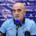 O técnico Itamar Schülle em entrevista coletiva após vitória do CSA sobre o Penedense - Reprodução / CSA TV