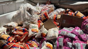 Produtos fora do prazo de validade foram apreendidos pela Visa - Vigilância Sanitária