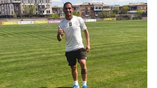 Bryan tem 33 anos e atua como jogador profissional - Divulgação