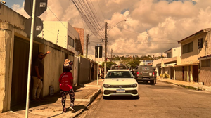 Polícia esteve no local após denúncia e retirou a mulher da casa - Foto: Cortesia ao TNH1