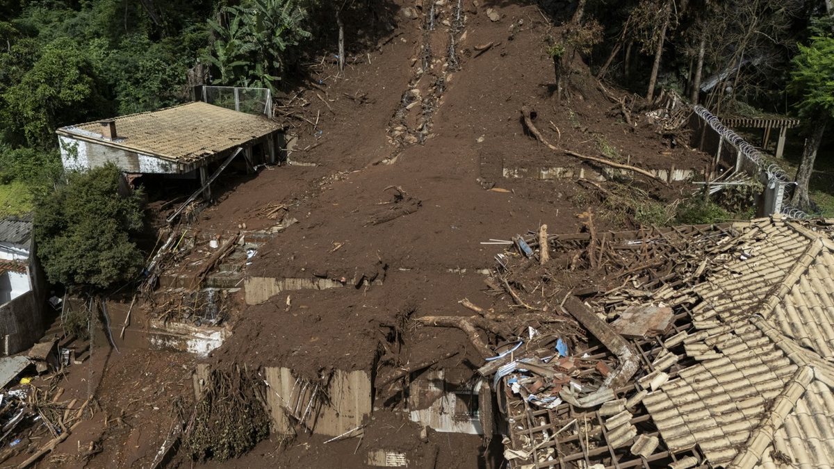 Sobe para 38 o número de mortos por temporais na zona da mata, em MG