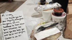 Imagem Funcionárias de restaurante pagam última refeição de cliente doente e atitude viraliza