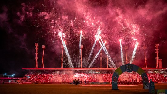 Torcida do CRB prepara festa com bandeirão e mosaicos para final\u003B veja parcial