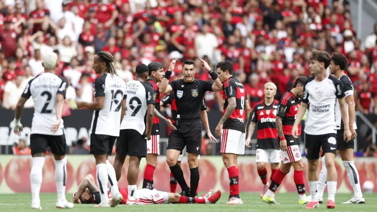 Site de acompanhantes faz proposta ao Corinthians e mira Flamengo após veto às bets