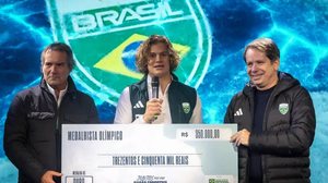 Lucas Pinheiro recebe cheque de R$ 350 mil do COB por ouro olímpico - Jonne Roriz / COB