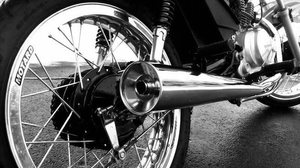 Imagem Motociclista é detido por usar escapamento irregular e pertubar o sossego alheio