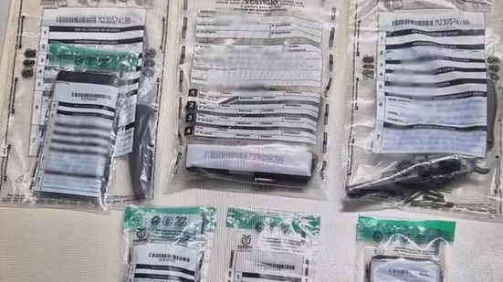 Armas, faca e celulares foram apreendidos - Polícia Civil do Paraná