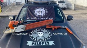 Imagem PM apreende motosserra e arma de fogo em área de mata em Colônia Leopoldina