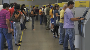 Saber identificar fake news é fundamental para proteger o dinheiro - Foto: Agência Brasil