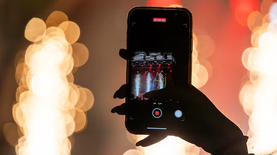 Homem foi autuado em flagrante por registrar conteúdo sexual da adolescente - Foto: Freepik