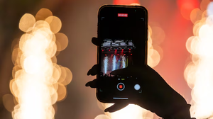 Homem foi autuado em flagrante por registrar conteúdo sexual da adolescente - Foto: Freepik