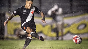 Coutinho bate pênalti e marca gol em Vasco x Botafogo - Foto: Matheus Lima/Vasco