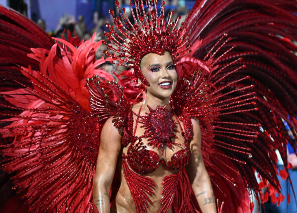 Virginia no desfile na SapucaíAlex Ferro/Riotur