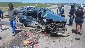 Acidente entre carros deixa cinco pessoas feridas no Benedito Bentes - Reprodução