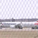 Aeronave que ia de Nova York para Chicago precisou fazer pouso de emergência em Detroit após ameaça de passageiro; FBI foi acionado - NBC News / Reprodução de vídeo