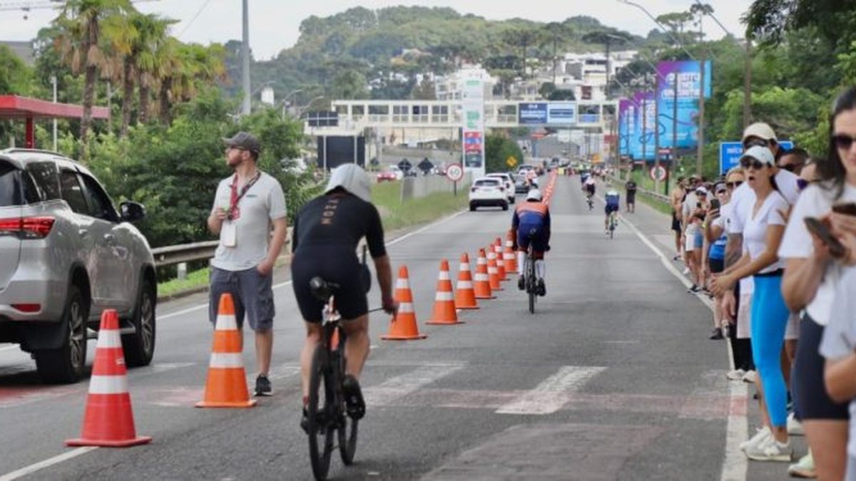 Atleta passa mal e morre durante prova do Ironman em Curitiba