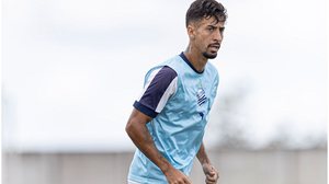 O lateral Caio Hila já treinou com o elenco - Allan Max / CSA