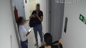 Câmera de segurança registra entrada e saída de 3 policiais de apartamento em que PM foi morta com tiro na cabeça - Reprodução / TV Globo