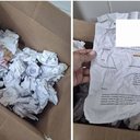 Imagem Cliente recebe encomenda que comprou on-line embalada com currículos; veja fotos