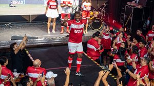 Com festa e taças do penta, CRB lança coleção de uniformes 2026 - Francisco Cedrim / CRB