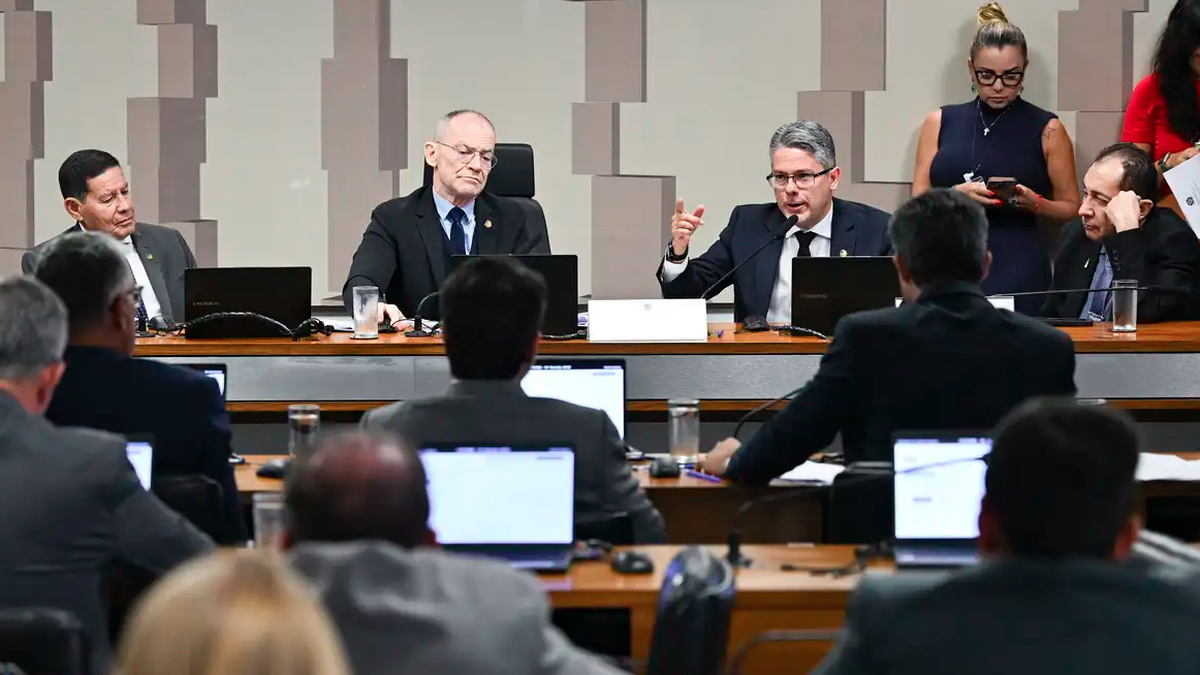 CPI do Crime aprova pedido para investigar beneficiários do Master