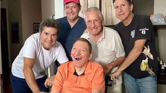 Cantor Daniel celebra aniversário do irmão PcD e comove web com mensagem