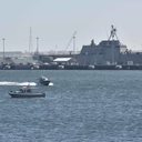 Embarcações dos EUA conduzem exercício de treinamento próximos à base NSA Bahrain, em Bahrein. Foto de 2025 - Bryan Blair / Exército dos EUA