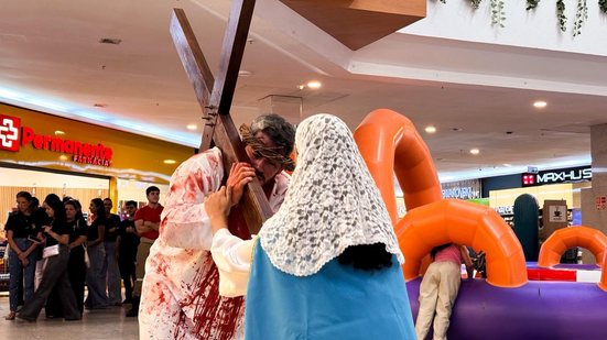 Imagem Encenação da Via-Sacra emociona público em shopping de Maceió e antecipa apresentação do próximo dia 27