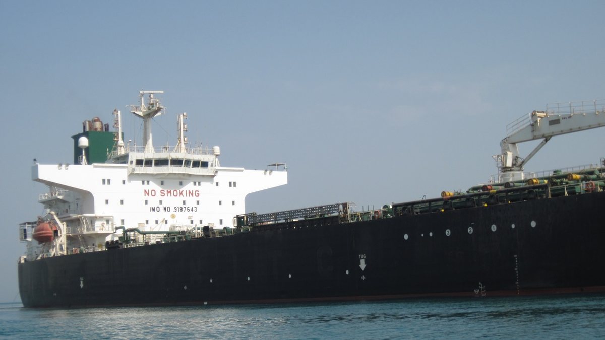 Líder do Irã promete vingança e manter fechado Estreito de Ormuz