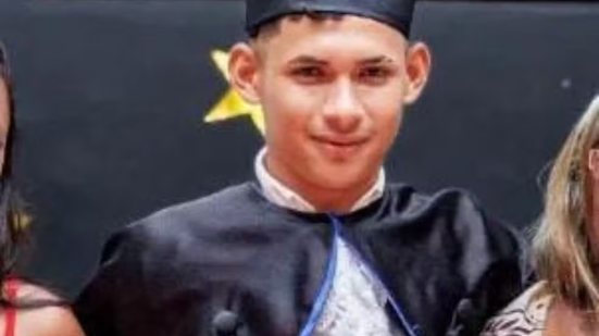 Jovem cai de moto, tenta se levantar e morre atropelado por caminhonete, diz polícia - Reprodução / Redes sociais