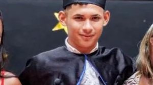 Jovem cai de moto, tenta se levantar e morre atropelado por caminhonete, diz polícia - Reprodução / Redes sociais