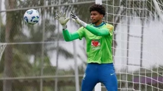Hugo Souza é convocado para seleção após corte de Alisson por lesão
