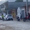 Vídeo mostra momento em que funcionários da BRK são atacados por homem com facão - Reprodução / Instagram