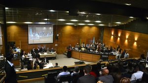 O Tribunal de Justiça do Rio de Janeiro adiou o julgamento do caso do menino Henry Borel, após a defesa de um dos acusados abandonar o plenário na sessão desta segunda-feira (23). Nas imagens, movimentação no interior do tribunal, localizado no Rio - Ato Press / Folhapress